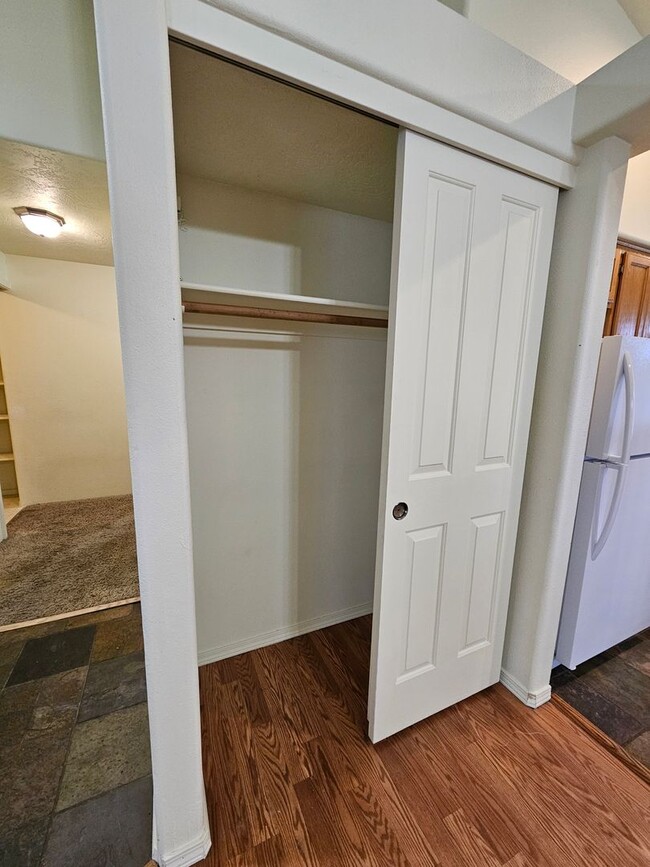 Building Photo - Lovely Central Point Home in Convenient Location