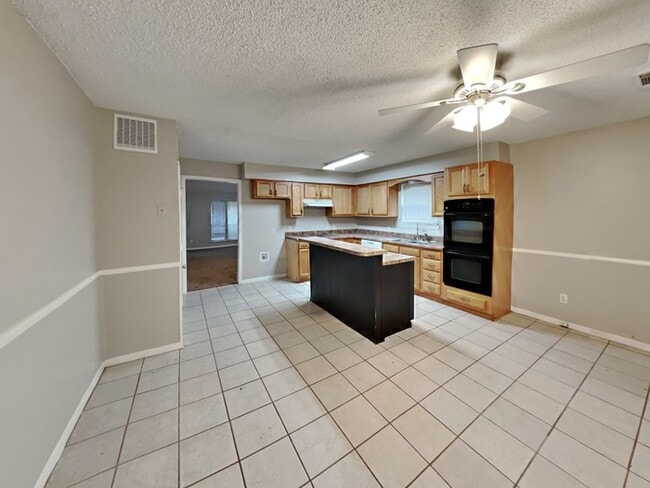 Building Photo - No Application Fee* $500.00 off 1st months...