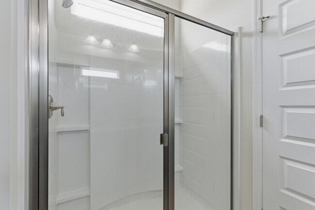 Building Photo - 114 Walden Village Ct