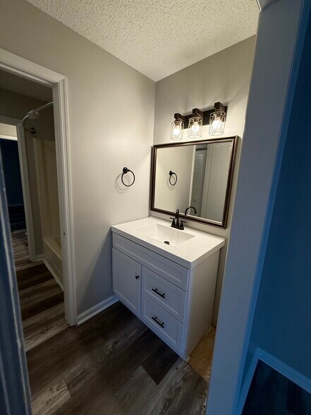 New Vanity - 6703 Jefferson Pl