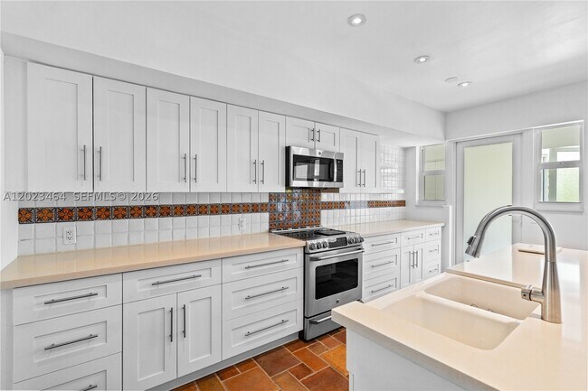 Building Photo - 10190 Collins Ave