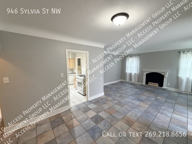 Building Photo - 946 Sylvia St NW