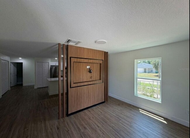Building Photo - 2232 Florida Dr