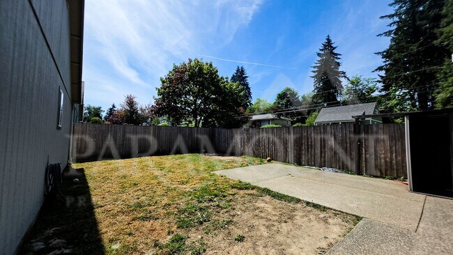 Building Photo - 3-Bedroom Pet-Friendly Unit in Port Orchard