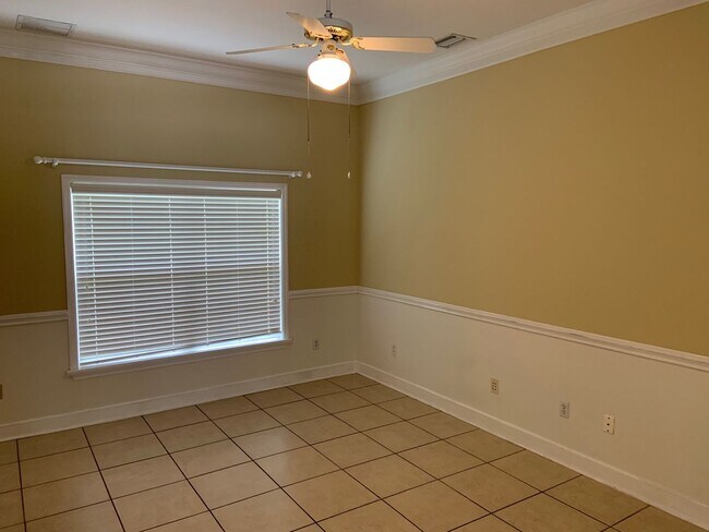Building Photo - 2600 Crescent Lake Ct