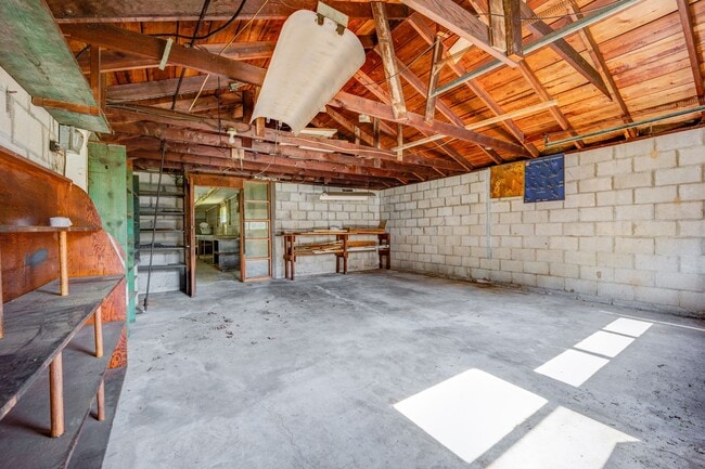 Building Photo - Freshly Updated 3 Bedroom Home