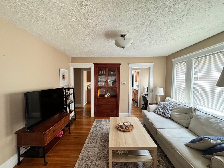Primary Photo - 44 Clarendon Ave