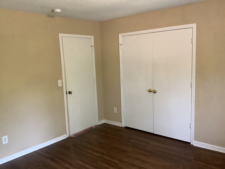 Building Photo - 5710 Waterpoint Dr