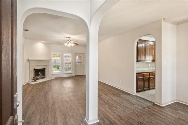 Building Photo - 1613 Country Hills Dr