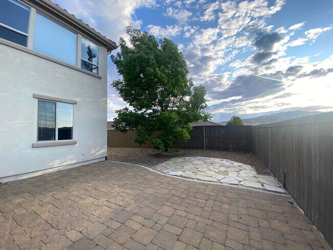 Building Photo - Top of the Hill - Gorgeous 5 Bedroom 3 Bat...