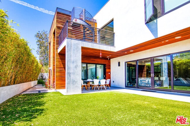 Building Photo - 2345 27th St