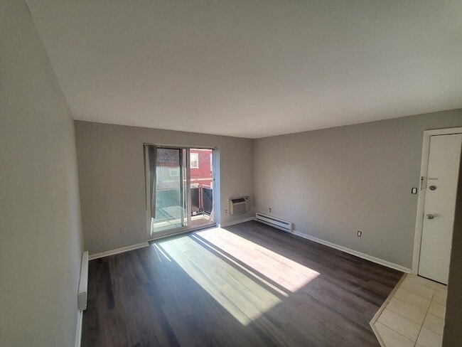Building Photo - 815 Morton St