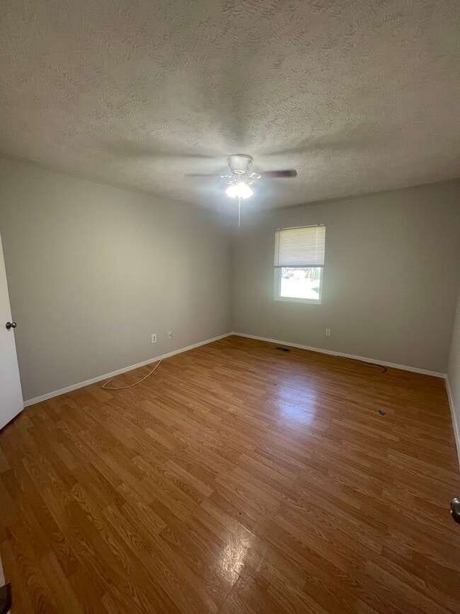 Building Photo - Two Bed/One Bath Centrally Located to West...