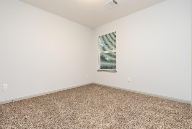 Building Photo - 918 Shady Ln