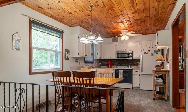 Building Photo - 37 Ichabod Ln