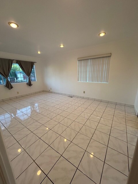 Building Photo - 4911 San Rafael Ave