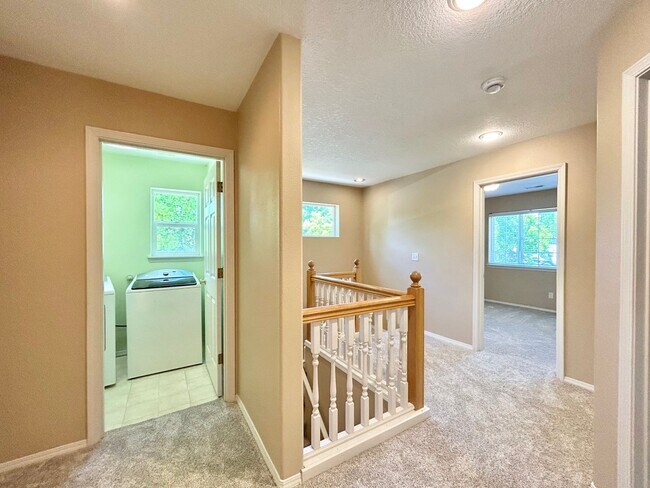 Building Photo - Cozy 4 Bed, 2.5 Bath House!