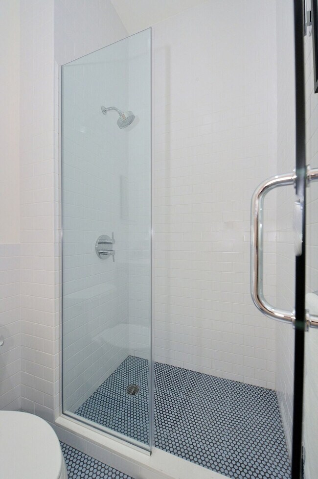 Building Photo - 353 W 46th St