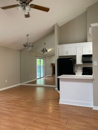 Building Photo - Remodeled Greenbriar Condo!!!!!!!