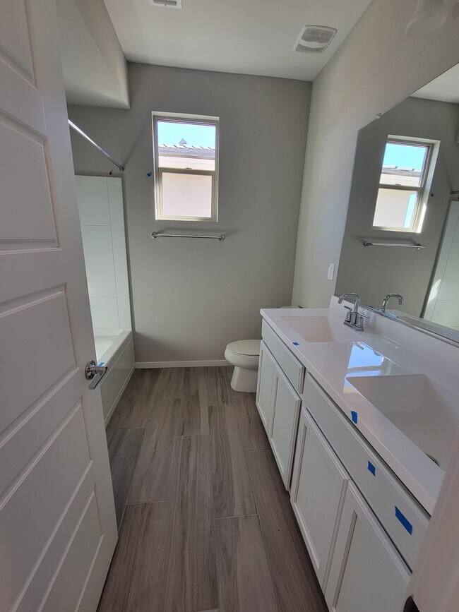 Building Photo - 3539 E Louise Dr