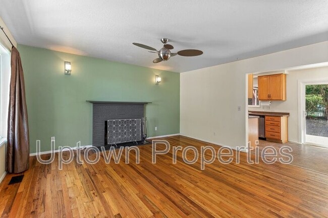 Building Photo - 16620 SW Oak St