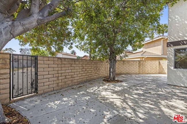 Building Photo - 13 Pepper Ct