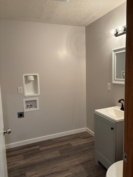 Building Photo - 914 N 6th St