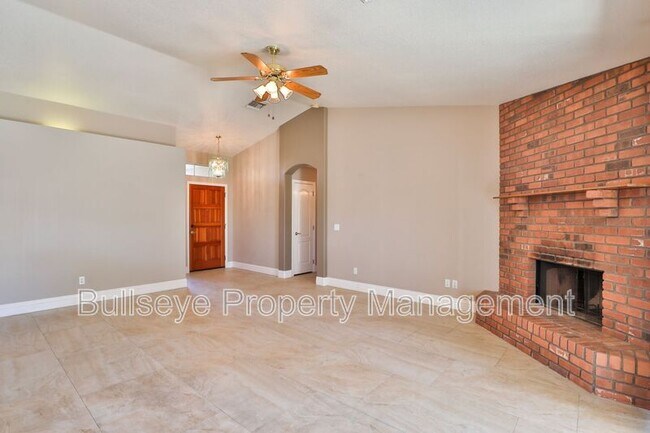 Building Photo - 6341 E Ivy St