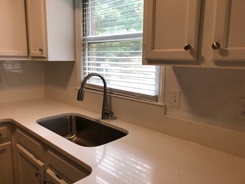 Building Photo - 901 N Greensboro St