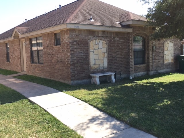 Building Photo - 1504 E Quail St