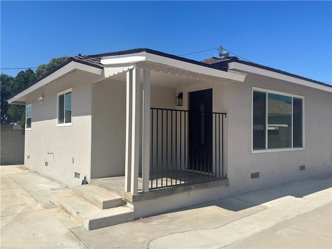 Building Photo - 5830 N Vista St