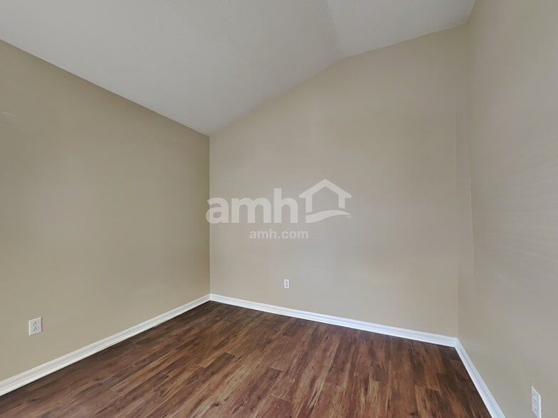 Building Photo - 1309 Lake Shore Ranch Dr