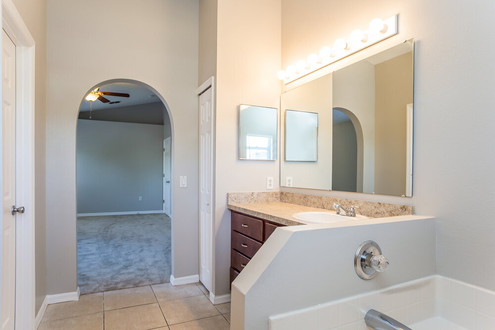 Building Photo - 142 Woodbury Pines Cir