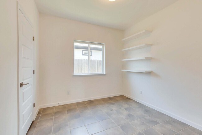 Building Photo - 133 James Rose Ln