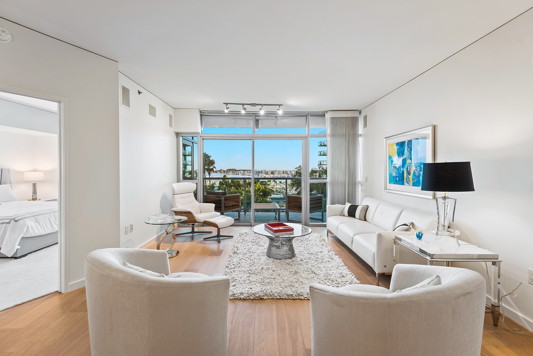 Building Photo - 13650 marina pointe Dr