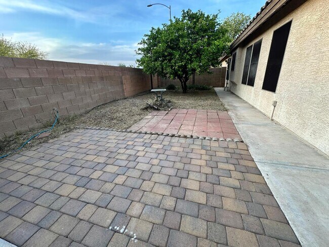 Building Photo - 3251 W Vista Bonita Dr