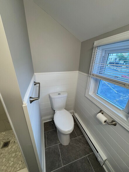 Building Photo - 321 Wesley Ave