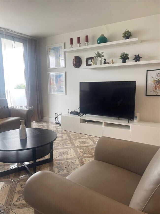 Building Photo - 3725 S Ocean Dr