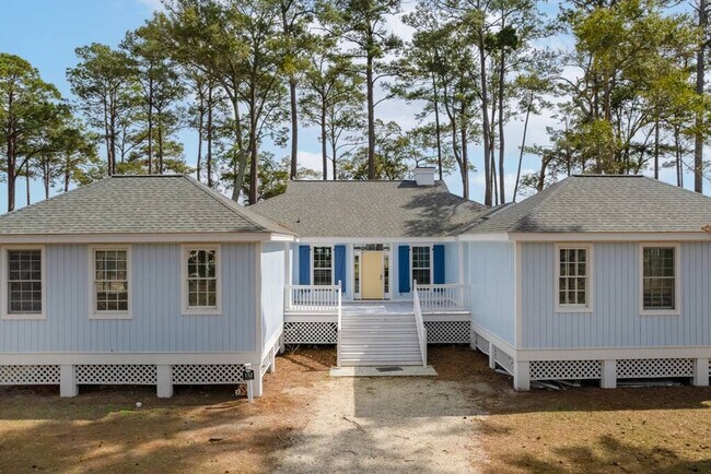 Building Photo - 152 Avenue of Oaks