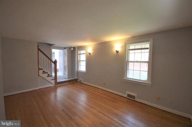 Building Photo - 2400 Arlington Blvd