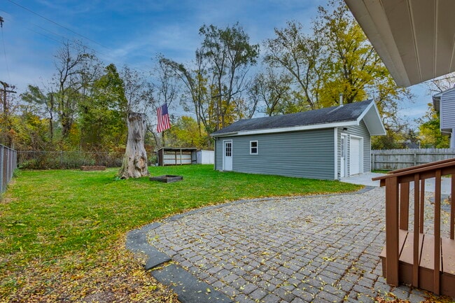 Building Photo - 9156 Elizabeth St