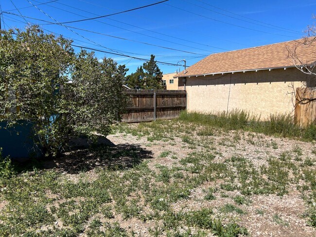 Building Photo - 115 Princeton Dr SE