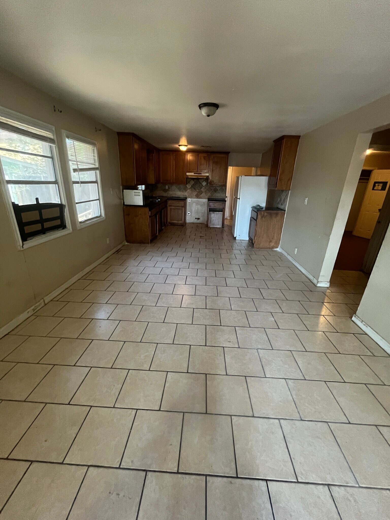 Building Photo - 8201 Bangle St