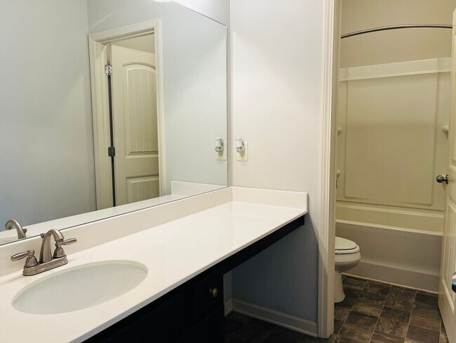 Building Photo - Wow! Check out this charming 3 bedroom 2.5 bathroom home in Newnan!