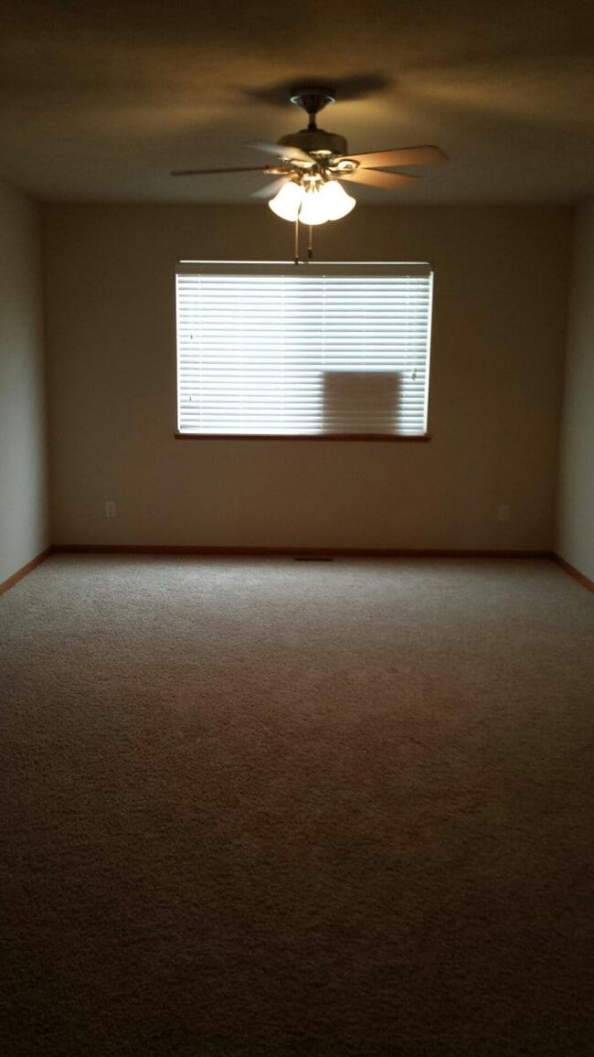 Master Bedroom - 6051 Glenbrook Ln