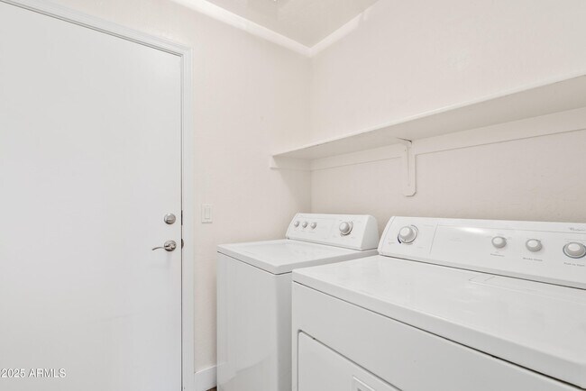 Building Photo - 3373 E Flamingo Ct