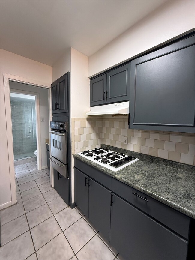 Building Photo - 13319 Forest Knoll St