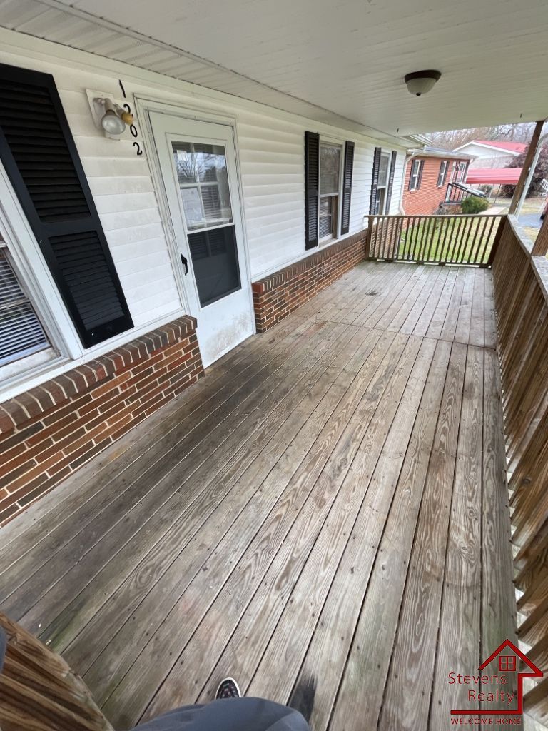 Building Photo - 1202 Pleasant View Dr