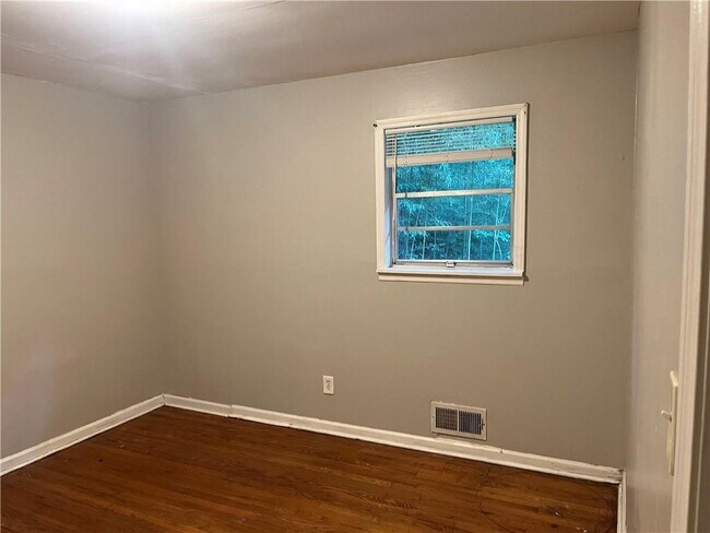 Building Photo - 841 Larkin Ln