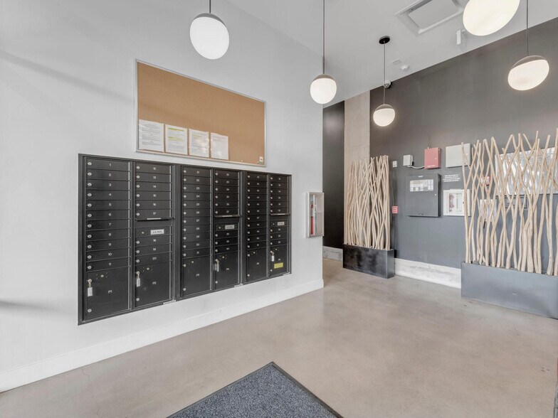 Lobby/Mailroom - 2374 S University Blvd